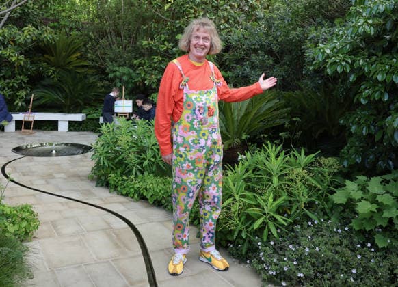 May 18, 2026, London, London, UK: London, UK. Artist Grayson Perry, joins children from a local school in an art activity in The Tate Britain Garden at The RHS Chelsea Flower Show. London UK  - ZUMAl94_ 20260518_zaf_l94_073 Copyright: xJacquelinexLawriex