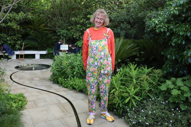 May 18, 2026, London, London, UK: London, UK. Artist Grayson Perry, joins children from a local school in an art activity in The Tate Britain Garden at The RHS Chelsea Flower Show. London UK  - ZUMAl94_ 20260518_zaf_l94_074 Copyright: xJacquelinexLawriex