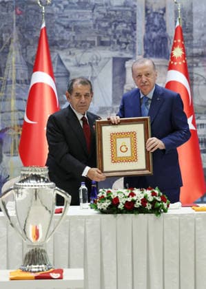 Turkish President Erdogan receives Galatasaray team in Ankara Turkish President Recep Tayyip Erdogan receives football players, coaching staff and club officials of Galatasaray in Ankara, Turkey, on May 18, 2026, following the club’s fourth consecutive Turkish league title victory. The meeting included an exchange of commemorative gifts, with the club presenting Erdogan a jersey bearing his name and the number 53, as well as a group photo with the championship trophy. Photo by Turkish presidency apaimages Ankara Ankara Turkey 180526_Türkiye_TPO_01(4) Copyright: xapaimagesxTurkishxpresidencyx xapaimagesx