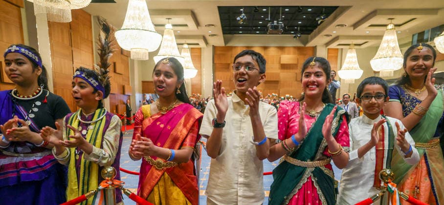 Indian diaspora welcome Prime Minister Narendra Modi unseen on his arrival Oslo Norway , May 18 (ANI): Indian diaspora welcome Prime Minister Narendra Modi unseen on his arrival, in Oslo on Monday. (DPR PMO ANI Photo) Oslo Norway Copyright: xANIx ANI_20260518262