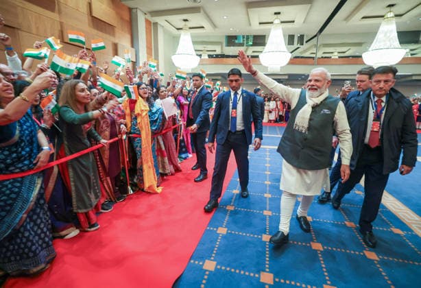 PM Modi receives a warm welcome from the members of Indian diaspora Oslo Norway , May 18 (ANI): Prime Minister Narendra Modi receives a warm welcome from the members of Indian diaspora, in Oslo on Monday. (DPR PMO ANI Photo) Oslo Norway Copyright: xANIx ANI_20260518287