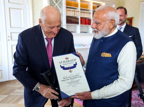 RECORD DATE NOT STATED PM Modi with King Harald V as he is conferred the Grand Cross of the Royal Norwegian Order of Merit, in Oslo Oslo Norway , May 18 (ANI): Prime Minister Narendra Modi with King Harald V as he is conferred the Grand Cross of the Royal Norwegian Order of Merit, in Oslo on Monday. (@MEAIndia X ANI Photo) Oslo Oslo Norway Copyright: xANIx ANI_20260518360