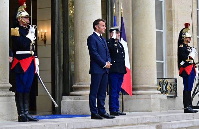 Le président d la République française Emmanuel Macron reçoit la Première ministre du Québec au palais présidentiel de lÉlysée à Paris, France, le 18 mai 2026 Christian Liewig Bestimage French President Emmanuel Macron receives the Premier of Quebec at the Elysee Presidential Palace in Paris, France, on May 18, 2026 Paris France  Copyright: xChristianxLiewigx xBestimagexChristianxLiewigx xBestimagex