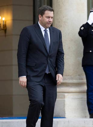 The German Finance Minister Leaves the Elysee Palace - Paris Lars Klingbeil, the German Finance Minister, leaves the Elysee Palace in Paris on May 18, 2026. Photos by Jeremy Paoloni ABACAPRESS.COM Paris France  Copyright: xPaolonixJeremy ABACAx