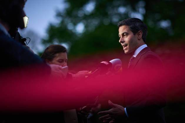THE HAGUE - Prime Minister Rob Jetten speaks to the press following a meeting at the Catshuis with part of the cabinet and local and provincial administrators. They discussed, among other things, the increasing tensions surrounding asylum reception in various municipalities. PHIL NIJHUIS ANP netherlands out - belgium out  Copyright: xx x558694776x originalFilename: 558694776