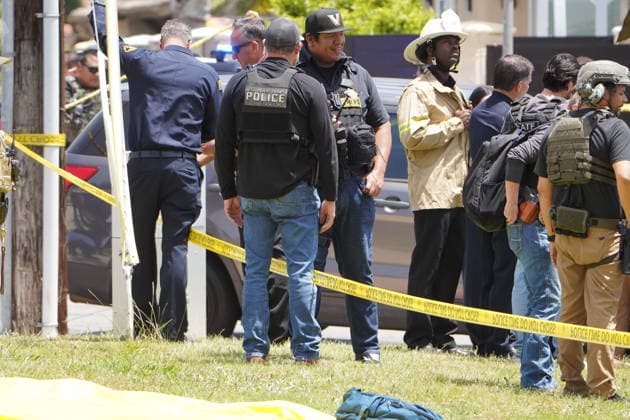 Emergency services respond to reported active shooter near San Diego Mosque SAN DIEGO, UNITED STATES - MAY 18: Emergency services are deployed an area close to the Islamic Center of San Diego as officers urge residents to avoid the area and remain indoors after reports of an active shooter at a mosque, in San Diego, California, United States, on May 18, 2026. Police in the US city of San Diego said Monday that a reported active shooter threat at the Islamic Center of San Diego had been neutralized. Michael Ho Wai Lee Anadolu California United States. Editorial use only. Please get in touch for any other usage.  Copyright: x2026xAnadoluxMichaelxHoxWaixLeex