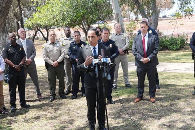 Emergency services respond to reported active shooter near San Diego Mosque SAN DIEGO, UNITED STATES - MAY 18: Emergency services are deployed an area close to the Islamic Center of San Diego as officers urge residents to avoid the area and remain indoors after reports of an active shooter at a mosque, in San Diego, California, United States, on May 18, 2026. Police in the US city of San Diego said Monday that a reported active shooter threat at the Islamic Center of San Diego had been neutralized. Michael Ho Wai Lee Anadolu California United States. Editorial use only. Please get in touch for any other usage.  Copyright: x2026xAnadoluxMichaelxHoxWaixLeex