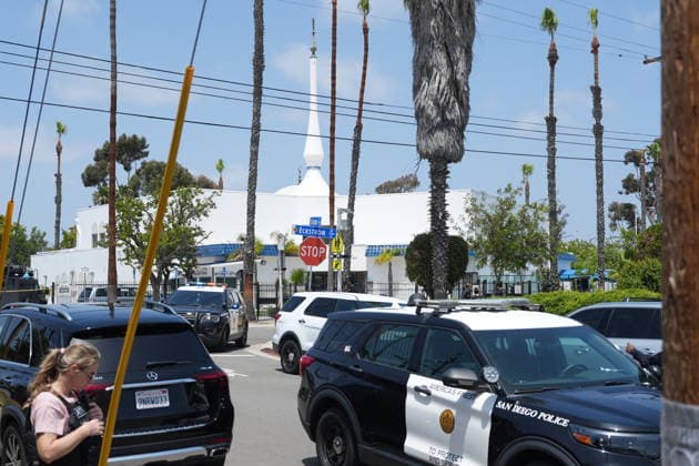 Emergency services respond to reported active shooter near San Diego Mosque SAN DIEGO, UNITED STATES - MAY 18: Emergency services are deployed an area close to the Islamic Center of San Diego as officers urge residents to avoid the area and remain indoors after reports of an active shooter at a mosque, in San Diego, California, United States, on May 18, 2026. Police in the US city of San Diego said Monday that a reported active shooter threat at the Islamic Center of San Diego had been neutralized. Michael Ho Wai Lee Anadolu California United States. Editorial use only. Please get in touch for any other usage.  Copyright: x2026xAnadoluxMichaelxHoxWaixLeex