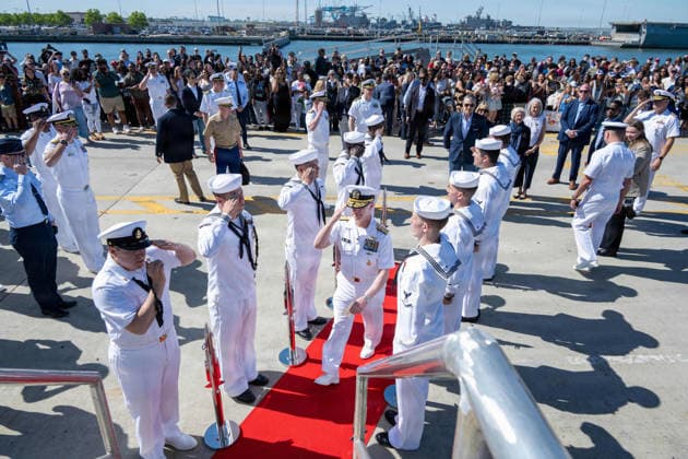 May 18, 2026, Norfolk, Va, United States of America: U.S. Chief of Naval Operations Adm. Daryl Caudle, is piped aboard the Arleigh Burke-class guided-missile destroyer USS Mahan by side-boys during the homecoming celebration at Naval Station Norfolk, May 16, 2026, in Norfolk, Virginia. The ship returned following a historic 11-month deployment sailing over 57,713 nautical miles. Norfolk United States of America - ZUMAp138 20260518_zaa_p138_052 Copyright: xMc1xJohnxBellino UsxNavyx