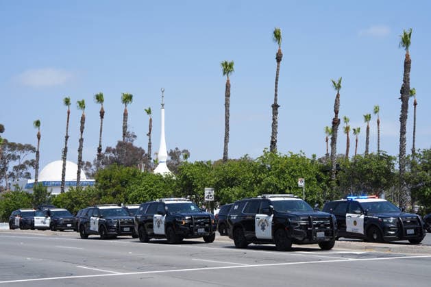 View of San Diego Police vehicles parked during an operation at the Islamic Center of San Diego, USA, 18 May 2026. At least five people, including two of the shooters, have died in the attack on the largest mosque in San Diego County, California. At least five dead, including two shooters, in attack on a mosque in San Diego !ACHTUNG: NUR REDAKTIONELLE NUTZUNG!  Copyright: xOmarxAlonsox AME2706 20260518-55020326628_1