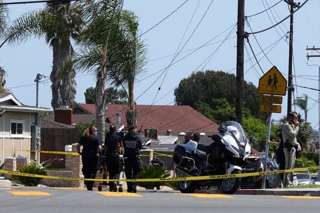 San Diego police officers conducted an operation at the Islamic Center of San Diego, USA, 18 May 2026. At least five people, including two of the shooters, have died in the attack on the largest mosque in San Diego County, California. At least five dead, including two shooters, in attack on a mosque in San Diego !ACHTUNG: NUR REDAKTIONELLE NUTZUNG!  Copyright: xOmarxAlonsox AME2719 20260518-55020326634_1