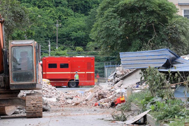 LIUZHOU, CHINA - MAY 18: Debris from damaged houses are seen after a 5.2-magnitude earthquake on May 18, 2026 in Liunan District, Liuzhou City, Guangxi Zhuang Autonomous Region of China. A 5.2-magnitude earthquake struck Liuzhou, a city in south China s Guangxi Zhuang Autonomous Region, early Monday, leaving three people missing and four others hospitalized, local authorities said.  Copyright: xVCGx 111642449233