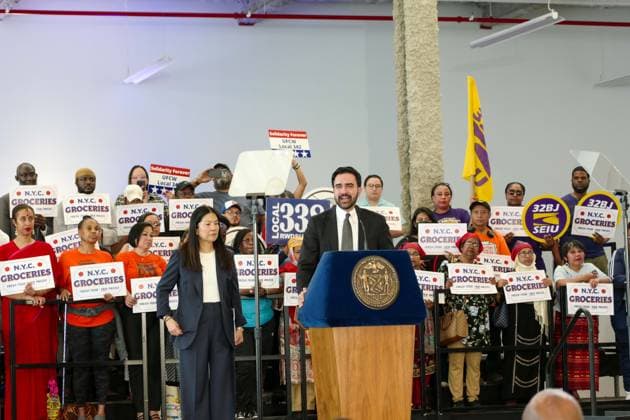 Second Public City Run Grocery Store New York, NY- May 18: Mayor Mamdani Announces Location for Second Public City Run Grocery Store at the Peninsula in Mott Haven the Bronx on May 18, 2026 Credit: Camara Porter AdMedia EDITORIAL USE ONLY  Copyright: xx AdMediax admphotostwo990048