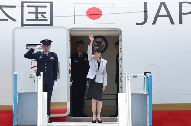 Japanese PM Takaichi arrives in S. Korea Japanese PM Takaichi arrives in S. Korea Japanese Prime Minister Sanae Takaichi waves upon arriving at Daegu International Airport in the southeastern city of Daegu on May 19, 2026, for a two-day trip to South Korea to hold a summit meeting with President Lee Jae Myung. (Yonhap) 2026-05-19 12:33:52 < 1980-2026 YONHAPNEWS AGENCY. .> ë±¸±¤¿ª½Ã EDITORIAL USE ONLY  Copyright: xx PYH2026051908920031500 YonhapxNewsx yonphotos252371