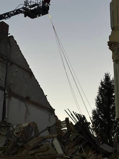 Update 19 05 2026 5 10 am Latest pictures Görlitz, James von Moltke Straße Residential building collapsed Apparently preceded by an explosion Fire and rescue services are on site The area of James von Moltke Straße is cordoned off Görlitz, 18 05 2026 Police and fi Copyright: xMatthiasxWehnertx