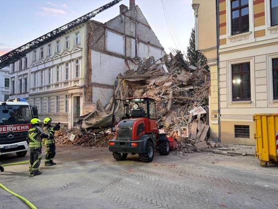 Update 19 05 2026 5 10 am Latest pictures Görlitz, James von Moltke Straße Residential building collapsed Apparently preceded by an explosion Fire and rescue services are on site The area of James von Moltke Straße is cordoned off Görlitz, 18 05 2026 Police and fi Copyright: xMatthiasxWehnertx