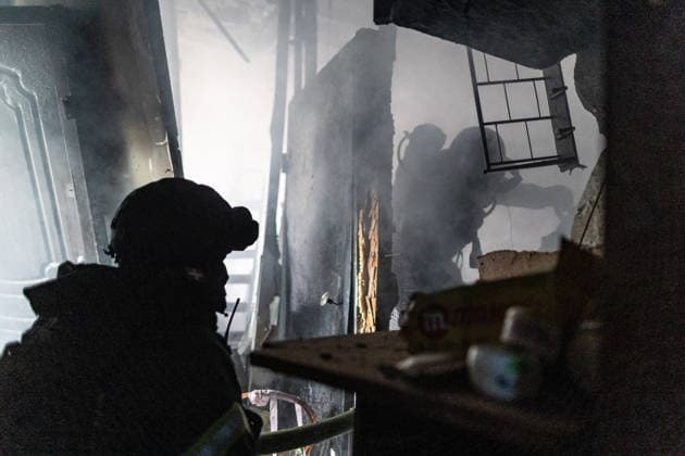 Russian attack on Ukraine s Kramatorsk KRAMATORSK, UKRAINE - MAY 19: Ukrainian emergency services extinguish a fire in a residential building following a Russian air strike using KAB bombs in Kramatorsk, Ukraine, 19 May 2026. Diego Herrera Carcedo Anadolu Kramatorsk Ukraine. Editorial use only. Please get in touch for any other usage.  Copyright: x2026xAnadoluxDiegoxHerreraxCarcedox
