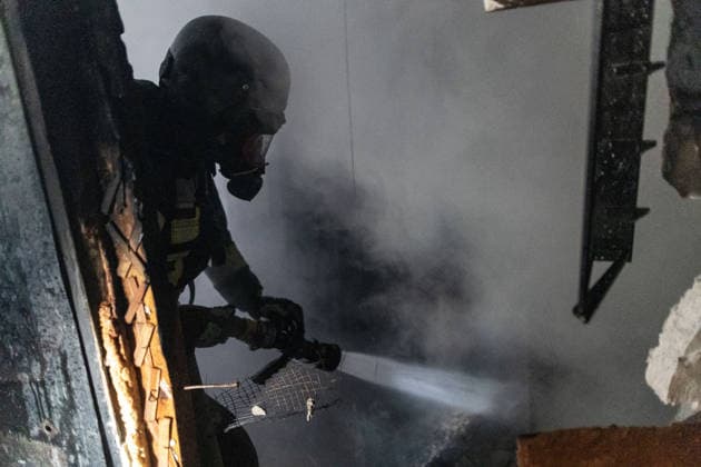 Russian attack on Ukraine s Kramatorsk KRAMATORSK, UKRAINE - MAY 19: Ukrainian emergency services extinguish a fire in a residential building following a Russian air strike using KAB bombs in Kramatorsk, Ukraine, 19 May 2026. Diego Herrera Carcedo Anadolu Kramatorsk Ukraine. Editorial use only. Please get in touch for any other usage.  Copyright: x2026xAnadoluxDiegoxHerreraxCarcedox