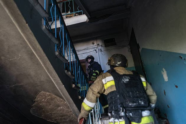 Russian attack on Ukraine s Kramatorsk KRAMATORSK, UKRAINE - MAY 19: Ukrainian emergency services extinguish a fire in a residential building following a Russian air strike using KAB bombs in Kramatorsk, Ukraine, 19 May 2026. Diego Herrera Carcedo Anadolu Kramatorsk Ukraine. Editorial use only. Please get in touch for any other usage.  Copyright: x2026xAnadoluxDiegoxHerreraxCarcedox