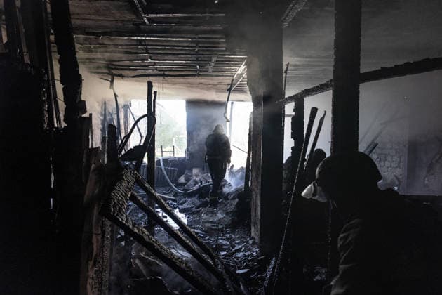 Russian attack on Ukraine s Kramatorsk KRAMATORSK, UKRAINE - MAY 19: Ukrainian emergency services extinguish a fire in a residential building following a Russian air strike using KAB bombs in Kramatorsk, Ukraine, 19 May 2026. Diego Herrera Carcedo Anadolu Kramatorsk Ukraine. Editorial use only. Please get in touch for any other usage.  Copyright: x2026xAnadoluxDiegoxHerreraxCarcedox