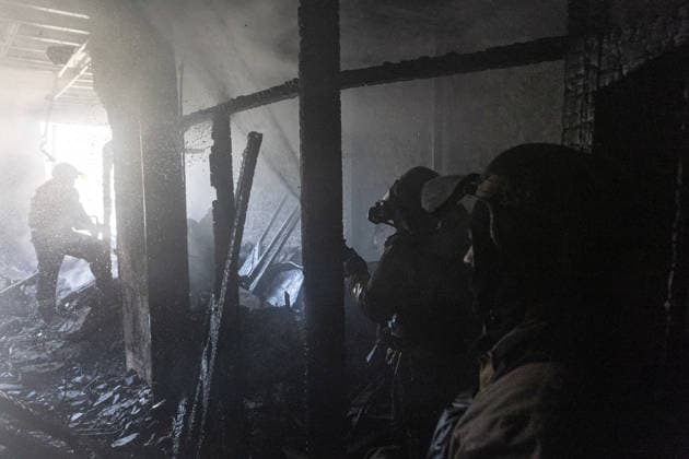 Russian attack on Ukraine s Kramatorsk KRAMATORSK, UKRAINE - MAY 19: Ukrainian emergency services extinguish a fire in a residential building following a Russian air strike using KAB bombs in Kramatorsk, Ukraine, 19 May 2026. Diego Herrera Carcedo Anadolu Kramatorsk Ukraine. Editorial use only. Please get in touch for any other usage.  Copyright: x2026xAnadoluxDiegoxHerreraxCarcedox