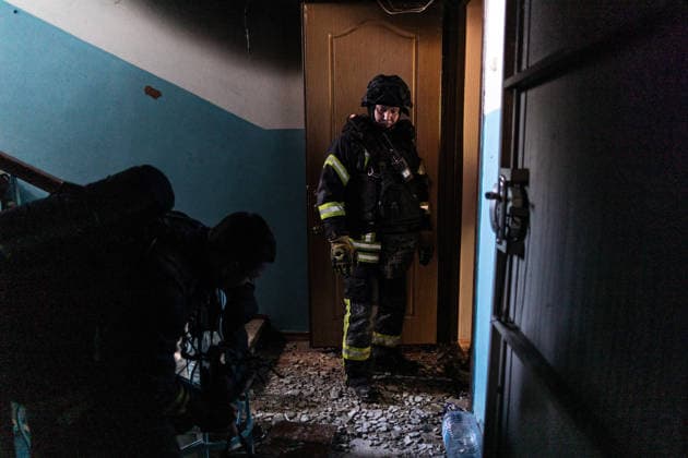 Russian attack on Ukraine s Kramatorsk KRAMATORSK, UKRAINE - MAY 19: Ukrainian emergency services prepare to extinguish a fire in a residential building following a Russian air strike using KAB bombs in Kramatorsk, Ukraine, 19 May 2026. Diego Herrera Carcedo Anadolu Kramatorsk Ukraine. Editorial use only. Please get in touch for any other usage.  Copyright: x2026xAnadoluxDiegoxHerreraxCarcedox