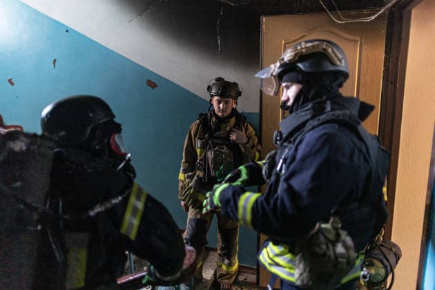 Russian attack on Ukraine s Kramatorsk KRAMATORSK, UKRAINE - MAY 19: Ukrainian emergency services prepare to extinguish a fire in a residential building following a Russian air strike using KAB bombs in Kramatorsk, Ukraine, 19 May 2026. Diego Herrera Carcedo Anadolu Kramatorsk Ukraine. Editorial use only. Please get in touch for any other usage.  Copyright: x2026xAnadoluxDiegoxHerreraxCarcedox