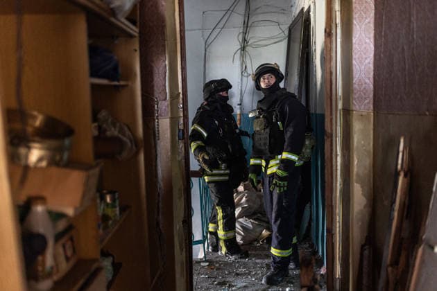 Russian attack on Ukraine s Kramatorsk KRAMATORSK, UKRAINE - MAY 19: Ukrainian emergency services extinguish a fire in a residential building following a Russian air strike using KAB bombs in Kramatorsk, Ukraine on May 19, 2026. Diego Herrera Carcedo Anadolu Kramatorsk Ukraine. Editorial use only. Please get in touch for any other usage.  Copyright: x2026xAnadoluxDiegoxHerreraxCarcedox