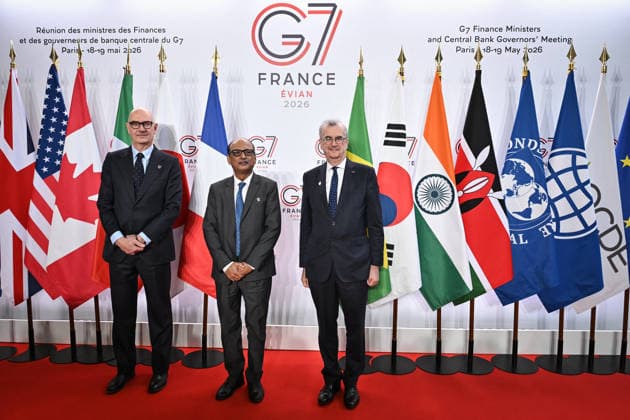 G7 Finance Ministers Meeting in Paris FA French Minister of the Economy, Finance and Industrial, Energy and Digital Sovereignty Roland Lescure and Governor of the Banque de France Francois Villeroy de Galhau welcome Governor of the Reserve Bank of India Shaktikanta Das for the G7 Finance Ministers Meeting at the French Economy and Finance Ministry in Paris on May 19, 2026. Photo by Firas Abdullah ABACAPRESS.COM Paris Ile-de-France France  Copyright: xAbdullahxFiras ABACAx