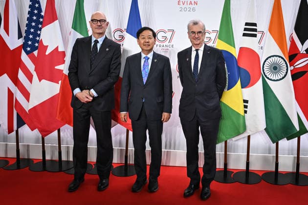 G7 Finance Ministers Meeting in Paris FA French Minister of the Economy, Finance and Industrial, Energy and Digital Sovereignty Roland Lescure and Governor of the Banque de France Francois Villeroy de Galhau welcome Deputy Prime Minister of South Korea Koo Yun-cheol for the G7 Finance Ministers Meeting at the French Economy and Finance Ministry in Paris on May 19, 2026. Photo by Firas Abdullah ABACAPRESS.COM Paris Ile-de-France France  Copyright: xAbdullahxFiras ABACAx