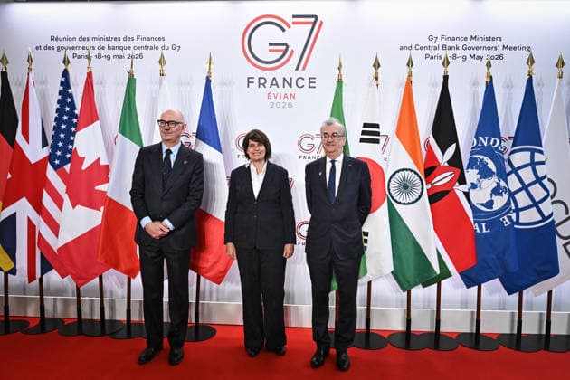 G7 Finance Ministers Meeting in Paris FA French Minister of the Economy, Finance and Industrial, Energy and Digital Sovereignty Roland Lescure and Governor of the Banque de France Francois Villeroy de Galhau welcome Economist Helene Rey for the G7 Finance Ministers Meeting at the French Economy and Finance Ministry in Paris on May 19, 2026. Photo by Firas Abdullah ABACAPRESS.COM Paris Ile-de-France France  Copyright: xAbdullahxFiras ABACAx