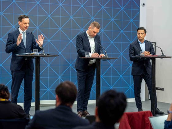 20260519 Pressekonferenz mit den Klubobleuten der Regierungsfraktionen zur Plenarvorschau WIEN, OESTERREICH - MAI 19: Abgeordneter zum Nationalrat und Klubobmann Ernst Goedl (OeVP), Abgeordnete zum Nationalrat und Klubobmann Philip Kucher (SPOe) und Abgeordneter zum Nationalrat und Klubobmann Yannick Shetty (NEOS) bei der Pressekonferenz - mit den Klubobleuten der Regierungsfraktionen zur Plenarvorschau im Parlament am 19. Mai 2026 in Wien, Oesterreich. 260519_SEPA_10_019 Copyright: xMichaelxIndrax SEPAxMedia