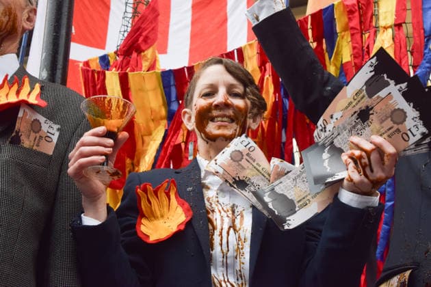 May 19, 2026, London, England, United Kingdom: Climate activists dressed as executives covered in Ã¢â‚¬ËœoilÃ¢â‚¬â ¢ (actually treacle) hold banknotes emblazoned with Bank on Climate Chaos as they stage a protest outside Shell headquarters on the day of the oil giantÃ¢â‚¬â ¢s Annual General Meeting, AGM. London United Kingdom - ZUMAv130 20260519_zip_v130_008 Copyright: xVukxValcicx