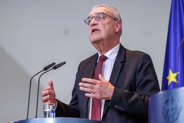 Press conference with Federal Chancellor Friedrich Merz and the President of the Swiss Confederation, Mr. Guy Parmelin Press conference with Federal Chancellor Friedrich Merz and the President of the Swiss Confederation, Mr. Guy Parmelin at the Federal Chancellery in Berlin on 19 05 2026 Mr. Guy Parmelin addresses the audience Berlin Berlin
