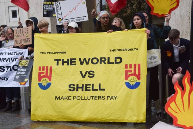 May 19, 2026, London, England, United Kingdom: Climate activists stage a protest outside Shell headquarters on the day of the oil giantÃ¢â‚¬â ¢s Annual General Meeting, AGM. London United Kingdom - ZUMAv130 20260519_zip_v130_011 Copyright: xVukxValcicx