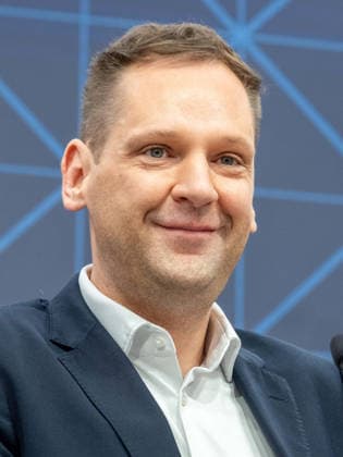 20260519 Pressekonferenz mit den Klubobleuten der Regierungsfraktionen zur Plenarvorschau WIEN, OESTERREICH - MAI 19: Abgeordnete zum Nationalrat und Klubobmann Philip Kucher (SPOe) bei der Pressekonferenz - mit den Klubobleuten der Regierungsfraktionen zur Plenarvorschau im Parlament am 19. Mai 2026 in Wien, Oesterreich. 260519_SEPA_10_034 Copyright: xMichaelxIndrax SEPAxMedia