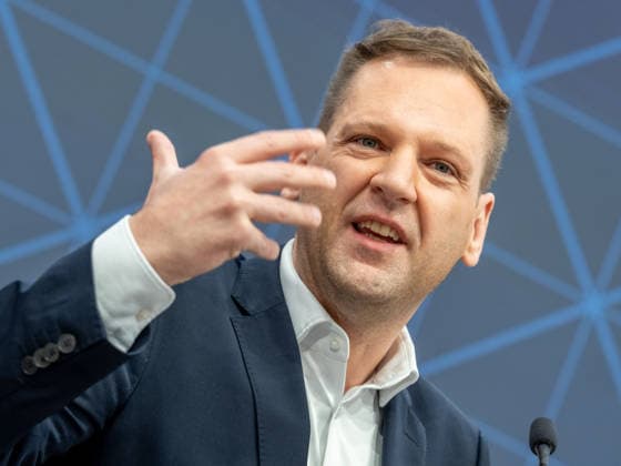 20260519 Pressekonferenz mit den Klubobleuten der Regierungsfraktionen zur Plenarvorschau WIEN, OESTERREICH - MAI 19: Abgeordnete zum Nationalrat und Klubobmann Philip Kucher (SPOe) bei der Pressekonferenz - mit den Klubobleuten der Regierungsfraktionen zur Plenarvorschau im Parlament am 19. Mai 2026 in Wien, Oesterreich. 260519_SEPA_10_036 Copyright: xMichaelxIndrax SEPAxMedia