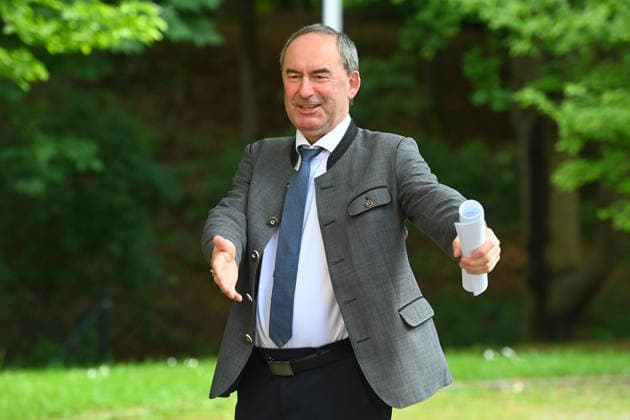 Arrival Hubert AIWANGER Freie Waehler,Minister of Economic Affairs Bavaria , single image, cropped single motif, half-length, half-length press conference of the Bavarian State Government after cabinet meeting on 19 05 2026 in the Prinz Carl Palais in Munich