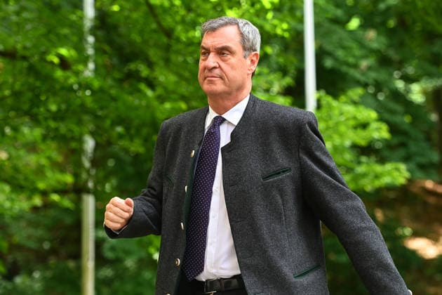 Arrival Markus SOEDER State Premier of Bavaria and CSU Chairman, single image, cropped single motif, half figure, half figure Press conference of the Bavarian State Government after cabinet meeting on 19 05 2026 in the Prinz Carl Palais in Munich