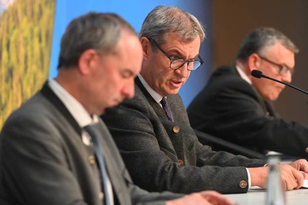 v loi Hubert AIWANGER Free Voters, Bavarian Minister of Economic Affairs, Markus SOEDER Bavarian State Premier and CSU Chairman, Joachim HERRMANN Bavarian Minister of the Interior Press conference of the Bavarian State Government after the cabinet meeting on 19 May 2026 at Prinz Carl Palais in Munich