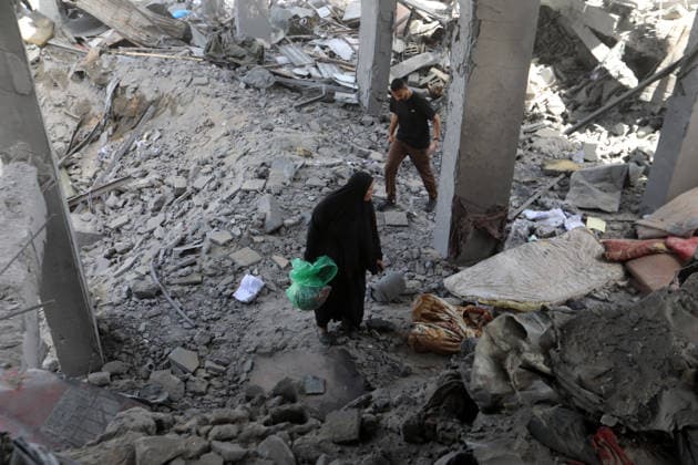 Palestinians Inspect Destroyed Homes After Overnight Israeli Strike in Jabalia Palestinians inspect their destroyed homes following an overnight Israeli airstrike that targeted a residential block after residents were warned to evacuate, in Jabalia in the northern Gaza Strip, on May 19, 2026. Photo by Bilal Osama apaimages Gaza city Gaza Strip Palestinian Territory 190526_Jabalia_BO_01(36) Copyright: xapaimagesxBilalxOsamax xapaimagesx