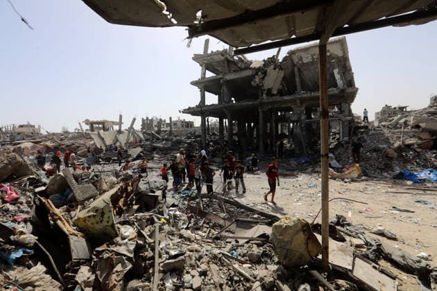 Palestinians Inspect Destroyed Homes After Overnight Israeli Strike in Jabalia Palestinians inspect their destroyed homes following an overnight Israeli airstrike that targeted a residential block after residents were warned to evacuate, in Jabalia in the northern Gaza Strip, on May 19, 2026. Photo by Bilal Osama apaimages Gaza city Gaza Strip Palestinian Territory 190526_Jabalia_BO_01(25) Copyright: xapaimagesxBilalxOsamax xapaimagesx