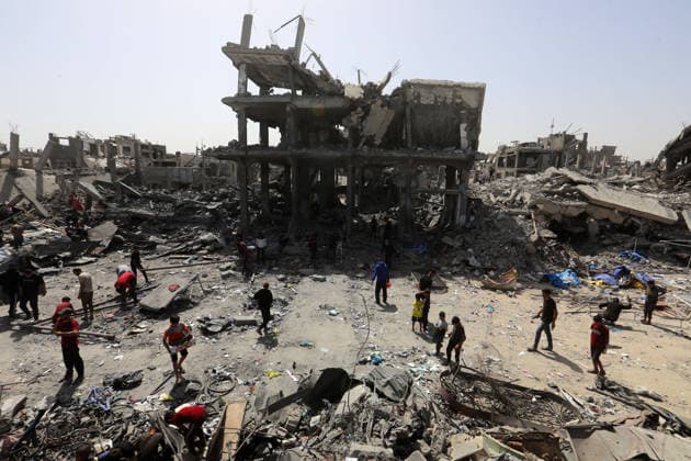 Palestinians Inspect Destroyed Homes After Overnight Israeli Strike in Jabalia Palestinians inspect their destroyed homes following an overnight Israeli airstrike that targeted a residential block after residents were warned to evacuate, in Jabalia in the northern Gaza Strip, on May 19, 2026. Photo by Bilal Osama apaimages Gaza city Gaza Strip Palestinian Territory 190526_Jabalia_BO_01(27) Copyright: xapaimagesxBilalxOsamax xapaimagesx