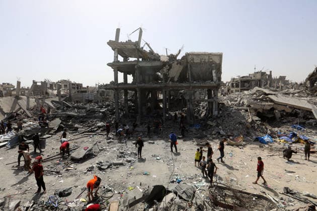 Palestinians Inspect Destroyed Homes After Overnight Israeli Strike in Jabalia Palestinians inspect their destroyed homes following an overnight Israeli airstrike that targeted a residential block after residents were warned to evacuate, in Jabalia in the northern Gaza Strip, on May 19, 2026. Photo by Bilal Osama apaimages Gaza city Gaza Strip Palestinian Territory 190526_Jabalia_BO_01(28) Copyright: xapaimagesxBilalxOsamax xapaimagesx