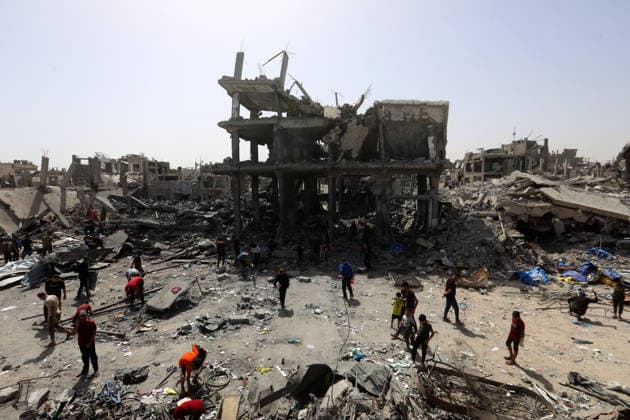Palestinians Inspect Destroyed Homes After Overnight Israeli Strike in Jabalia Palestinians inspect their destroyed homes following an overnight Israeli airstrike that targeted a residential block after residents were warned to evacuate, in Jabalia in the northern Gaza Strip, on May 19, 2026. Photo by Bilal Osama apaimages Gaza city Gaza Strip Palestinian Territory 190526_Jabalia_BO_01(29) Copyright: xapaimagesxBilalxOsamax xapaimagesx