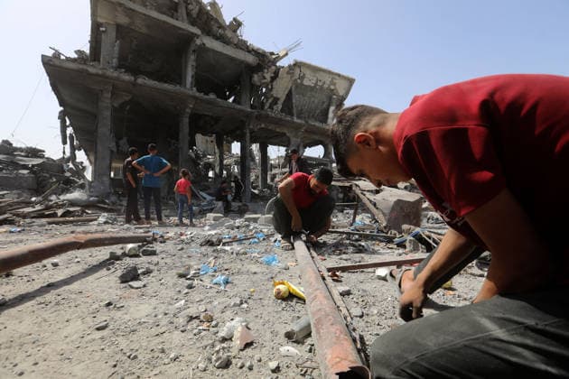 Palestinians Inspect Destroyed Homes After Overnight Israeli Strike in Jabalia Palestinians inspect their destroyed homes following an overnight Israeli airstrike that targeted a residential block after residents were warned to evacuate, in Jabalia in the northern Gaza Strip, on May 19, 2026. Photo by Bilal Osama apaimages Gaza city Gaza Strip Palestinian Territory 190526_Jabalia_BO_01(31) Copyright: xapaimagesxBilalxOsamax xapaimagesx