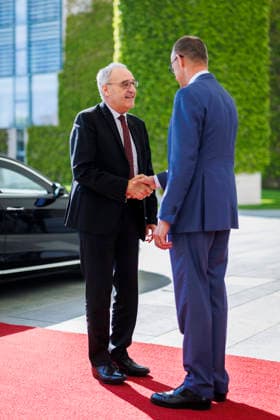 R L Friedrich Merz CDU , Federal Chancellor, welcomes Guy Parmelin, President of the Swiss Confederation, at the Federal Chancellery in Berlin, 19 05 2026 Berlin Germany Copyright: xAmreixSchulzx