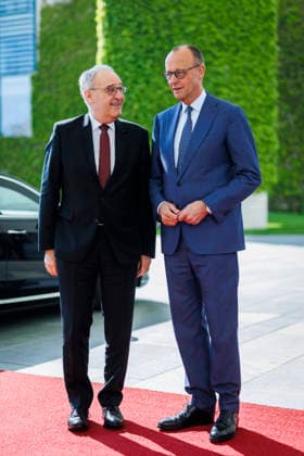 R L Friedrich Merz CDU , Federal Chancellor, welcomes Guy Parmelin, President of the Swiss Confederation, at the Federal Chancellery in Berlin, 19 05 2026 Berlin Germany Copyright: xAmreixSchulzx
