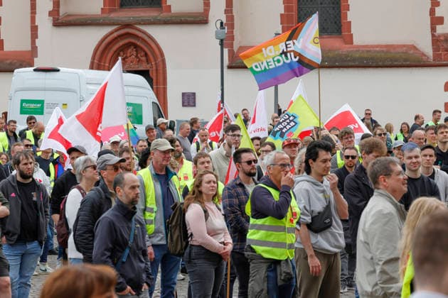 Collective bargaining round Deutsche Telekom 19 05 2026 One-day nationwide warning strike in Hesse since the early morning to increase pressure ahead of the fourth round of negotiations The VERDI union is responding to the disappointing and inadequate offer for the increase in remuneration from the employer with a