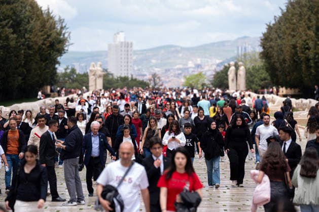 Turkiye marks 19th May Commemoration of Ataturk, Youth and Sports Day ANKARA, TURKIYE - MAY 19: People carrying Turkish Flag visit Anitkabir, the mausoleum of Turkish Republic s Founder Mustafa Kemal Ataturk on the occasion of 19 May Commemoration of Ataturk, Youth and Sports Day in Ankara, Turkiye on May 19, 2026. Omer Taha Cetin Anadolu Ankara Turkey. Editorial use only. Please get in touch for any other usage.  Copyright: x2026xAnadoluxOmerxTahaxCetinx